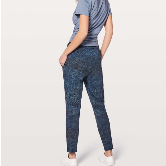 Lululemon On The Fly Pant *28" - Linear Flux Battleship Multi - Picture 4 of 8